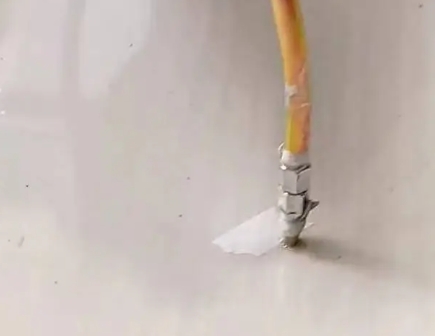 阳信瓷砖空鼓维修公司专业解答在瓷砖铺贴过程中，如果使用的砂料过粗（如全部使用了粗砂），可能会导致以下问题